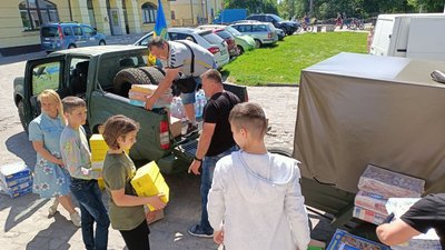 Авто для військових, на яке збирали гроші у центрі Луцька, відправили на схід Авто для військових, на яке збирали гроші у центрі Луцька, відправили на схід