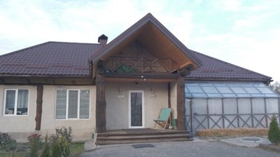 "Тут взимку тепло, а влітку холодно": вінничанка Тетяна Ченчик про збудовану власноруч глиняну хату