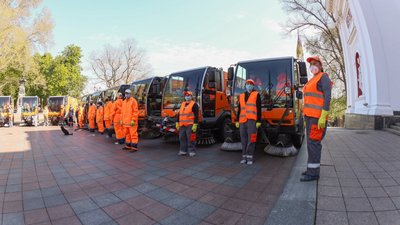 Одеські вулиці дезінфікують близько 90 одиниць техніки