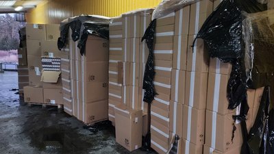 На Житомирщині серед вантажу субстрату торфу прикордонники виявили білоруські сигарети і бурштин На Житомирщині серед вантажу субстрату торфу прикордонники виявили білоруські сигарети і бурштин