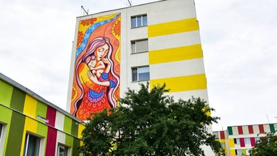 Мурал на стіні чернігівського пологового вже готовий Мурал на стіні чернігівського пологового вже готовий
