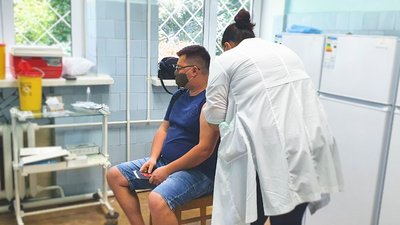 Pfizer є, Moderna – чекають. Як проходить вакцинація на Рівненщині та що зміниться