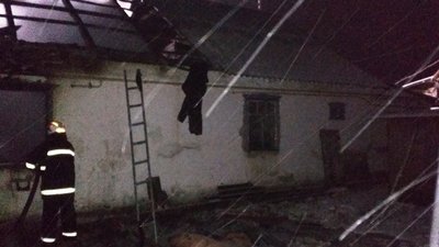 На Житомирщині під час ліквідації пожежі виявили тіло загиблого чоловіка На Житомирщині під час ліквідації пожежі виявили тіло загиблого чоловіка