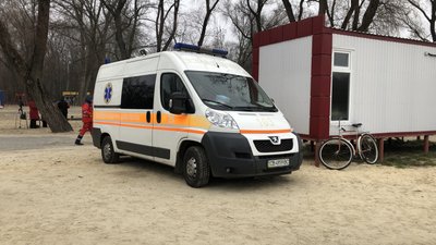 Водохреще у Чернігові: як це відбувалось на пляжі "Золотий берег" Водохреще у Чернігові: як це відбувалось на пляжі "Золотий берег"