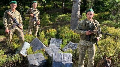 Понад чотири тисячі пачок сигарет виявили прикордонники на українсько-румунському кордоні