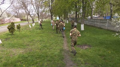 Плогінг на уроках: школярі з Черкащини збирають сміття під час пробіжок Плогінг на уроках: школярі з Черкащини збирають сміття під час пробіжок