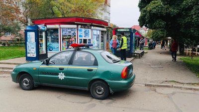У Франківську чоловік з пістолетом пограбував жителя Дніпропетровської області У Франківську чоловік з пістолетом пограбував жителя Дніпропетровської області