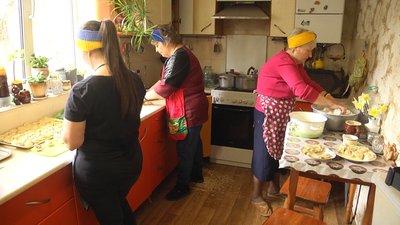 4,5 млн вареників та пельменів для військових: вінничанки об'єдналися у "гастрономічний батальйон"