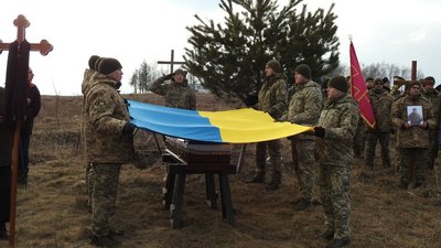 На Тернопільщині в останню дорогу провели п'ятьох загиблих бійців
