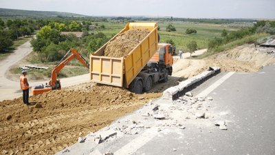 Ґрунтові роботи на трасі Київ-Одеса, де стався зсув, обіцяють завершити до кінця липня