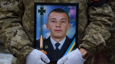 На Закарпатті попрощалися із полеглим захисником Василем Кальваровським