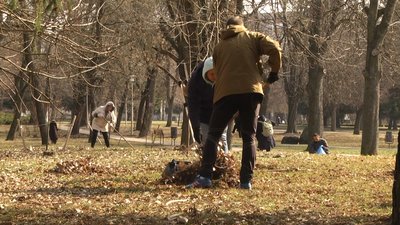 Близько двохсот людей долучилися до акції "Чистий день" у Житомирі Близько двохсот людей долучилися до акції "Чистий день" у Житомирі