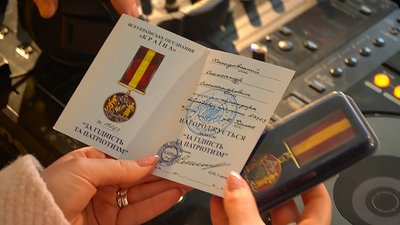 "Рахувати донати припинив на сумі 1,5 мільйона". Кропивницький діджей збирає гроші для ЗСУ під час прямих етерів "Рахувати донати припинив на сумі 1,5 мільйона". Кропивницький діджей збирає гроші для ЗСУ під час прямих етерів