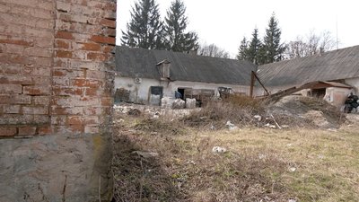 "Ми за справедливість": чому на Вінниччині мешканці села проти знесення будівлі, яка в аварійному стані "Ми за справедливість": чому на Вінниччині мешканці села проти знесення будівлі, яка в аварійному стані