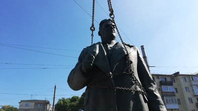 Демонтаж пам'ятника Зигіну Демонтаж пам'ятника Зигіну