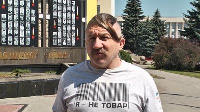 Микола Бондар брав участь уже не в одному військовому конфлікті, але завжди, каже, на війну йде добровольцем. Микола Бондар брав участь уже не в одному військовому конфлікті, але завжди, каже, на війну йде добровольцем.