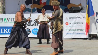 Бої та екстремальне водіння: у Черкасах стартував Чемпіонат світу серед тілоохоронців Бої та екстремальне водіння: у Черкасах стартував Чемпіонат світу серед тілоохоронців