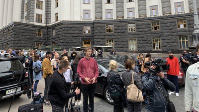 Біля Кабміну мітингували працівники туризму та розважальних закладів