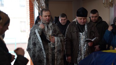 "Якщо не дасте повістку, я тут намет поставлю". У Сумах попрощалися з захисником Русланом Іваненком "Якщо не дасте повістку, я тут намет поставлю". У Сумах попрощалися з захисником Русланом Іваненком
