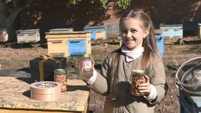 Родина бджолярів продовжила справу на Черкащині Родина бджолярів продовжила справу на Черкащині