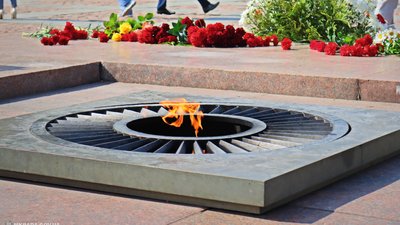 Миколаївські підлітки на камеру гасили Вічний вогонь