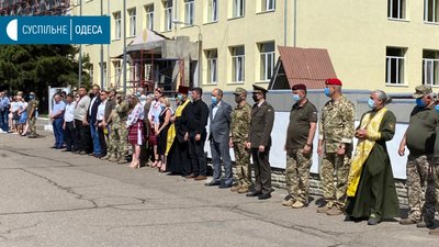 Освідчення на плацу: на Одещину повернулись бійці із зони ООС Освідчення на плацу: на Одещину повернулись бійці із зони ООС