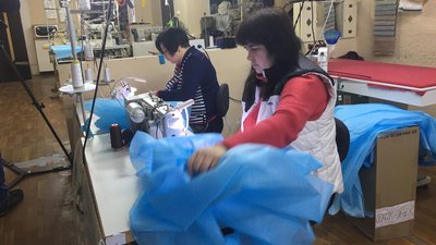 Шиють захисні маски Ткачук Шиють захисні маски Ткачук