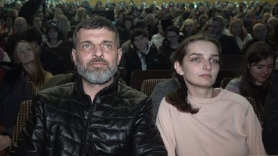 Захисник "Азовсталі" Михайло Діанов з дочкою Захисник "Азовсталі" Михайло Діанов з дочкою