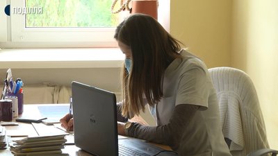 Лікар - фтизіатр Інна Фінагеєва: пацієнтів в нас є дуже багато. Протягом місяця на прийомі було приблизно 160 людей Лікар - фтизіатр Інна Фінагеєва: пацієнтів в нас є дуже багато. Протягом місяця на прийомі було приблизно 160 людей