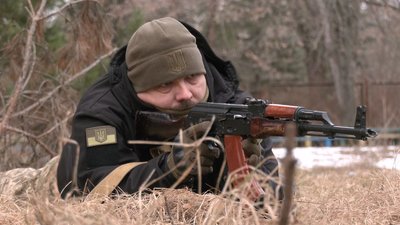 Навчали працювати зі зброєю та надавати домедичну допомогу: у Черкасах провели вишкіл для цивільного населення Навчали працювати зі зброєю та надавати домедичну допомогу: у Черкасах провели вишкіл для цивільного населення