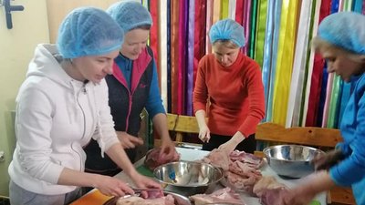 Воюють на фронті й допомагають в тилу. Як на Прикарпатті працівники туристичної сфери працюють під час війни Воюють на фронті й допомагають в тилу. Як на Прикарпатті працівники туристичної сфери працюють під час війни