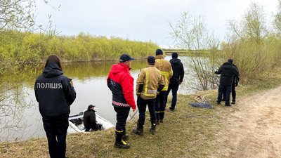 Тіло трирічного хлопчика виявили у водоймі на Рівненщині. Ще одну дитину розшукують Тіло трирічного хлопчика виявили у водоймі на Рівненщині. Ще одну дитину розшукують