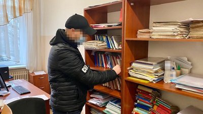 У Кропивницькому видавали підробні сертифікати про вакцинацію. Могли заробити мільйон – СБУ У Кропивницькому видавали підробні сертифікати про вакцинацію. Могли заробити мільйон – СБУ