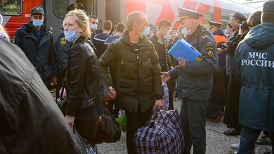З району "Метро" Маріуполя людей депортують до Росії