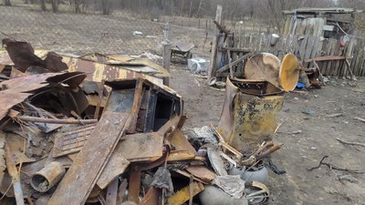 "Вискакували під кулями". Як російські військові розстрілювали подвір’я жителів Сумщини "Вискакували під кулями". Як російські військові розстрілювали подвір’я жителів Сумщини