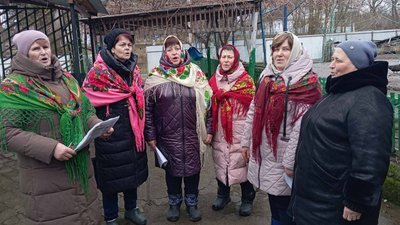 Наколядували 32 тисячі гривень: у громаді на Хмельниччині колядували, щоб допомогти ЗСУ
