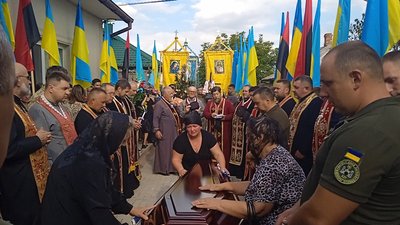 На Тернопільщині попрощалися з трьома військовослужбовцями