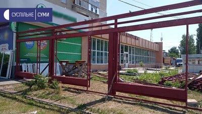 У Сумах люди вийшли на протест проти будівництва магазину У Сумах люди вийшли на протест проти будівництва магазину