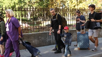 У Чернівцях вулиці протестували на безбар'єрність для маломобільних людей У Чернівцях вулиці протестували на безбар'єрність для маломобільних людей