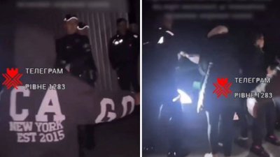 Поліція і жінки біля ТЦК і СП у Сарнах