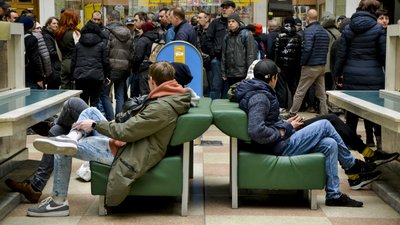 В Одесі за день розкупили тисячу марок "Русскій воєнний корабль". ФОТО В Одесі за день розкупили тисячу марок "Русскій воєнний корабль". ФОТО