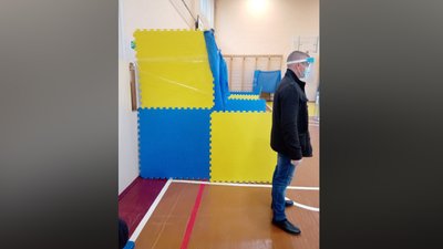 На Житомирщині масово відсутні кабінки для голосування На Житомирщині масово відсутні кабінки для голосування