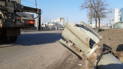Наслідки обстрілу пункту гуманітарної допомоги у Харкові: фото Наслідки обстрілу пункту гуманітарної допомоги у Харкові: фото
