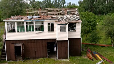 Одне весло на двох: в яких умовах тренуються вихованці розбомбленої веслувальної бази ДЮСШ у Чернігові