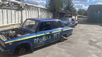 На човні: поліцейські показали, як дістаються деокупованого Вовчанська на Харківщині На човні: поліцейські показали, як дістаються деокупованого Вовчанська на Харківщині