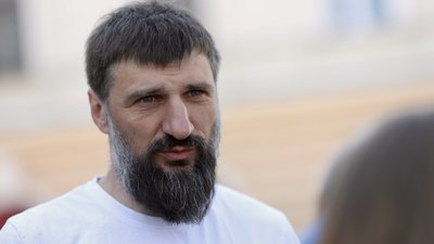 У Чернівцях попрощалися із загиблим поетом та оборонцем "Азовсталі" Скальдом У Чернівцях попрощалися із загиблим поетом та оборонцем "Азовсталі" Скальдом