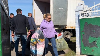 Вінничани привезли гуманітарну допомогу в Шевченківську громаду Миколаївщини Вінничани привезли гуманітарну допомогу в Шевченківську громаду Миколаївщини