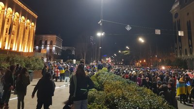 Гімн та жовто-блакитний прапор: у Тбілісі відбулася акція на підтримку України Гімн та жовто-блакитний прапор: у Тбілісі відбулася акція на підтримку України