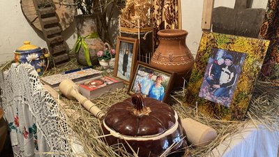 "Не лишати наше місце, де ми народились і живемо". Як житель Великої Писарівки на Сумщині створив музей борщу та сала "Не лишати наше місце, де ми народились і живемо". Як житель Великої Писарівки на Сумщині створив музей борщу та сала