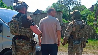 Збирав дані на кордоні про оборону і війському техніку: на Рівненщині СБУ затримала агента КДБ Білорусі Збирав дані на кордоні про оборону і війському техніку: на Рівненщині СБУ затримала агента КДБ Білорусі